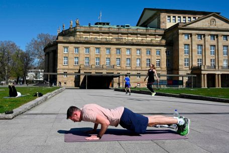 Etwas Sport im Freien blieb in Deutschland größtenteils erlaubt – vorausgesetzt, der Abstand zu den anderen stimmt