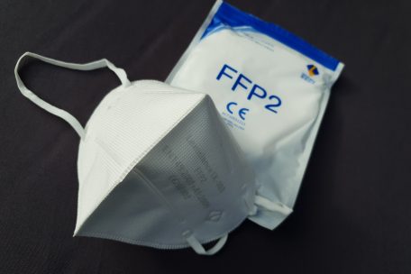 FFP-Masken sollten eigentlich medizinischem Personal vorbehalten bleiben. Sie sind aber auch im Fachhandel erhältlich und bieten den größten Schutz.