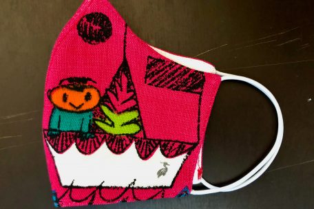 Die Kindermasken sind in zwei Größen erhältlich: für Kinder von drei bis sieben Jahren und für Kinder von acht bis 13 Jahren