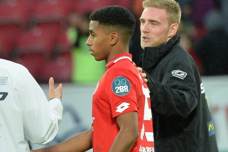 Als erster Bundesligist / Jans & Co. steigen ins Mannschaftstraining ein