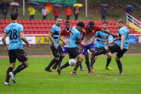 Studie / Sind Fußballspiele im Freien für Corona-Infektionen ungefährlich?