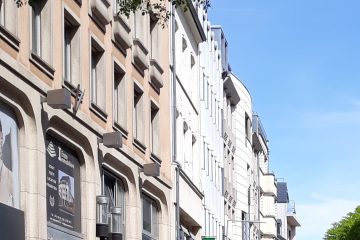 Wiedereröffnung der Geschäfte / Vor allem neue Frisuren und Bücher sind gefragt