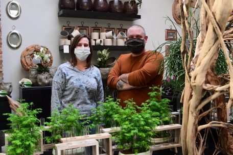 Die beiden Inhaber von „Le Fleuriste“ können nach der Wiederöffnung nicht klagen