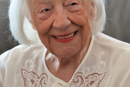 Das Geheimnis ihres langen Lebens sind Maria zufolge ihre Zufriedenheit und der tägliche „Pättche Wäin“