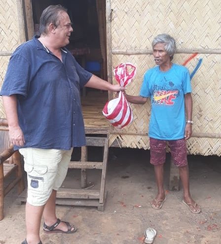 Corona-Krise / „Big Mike“ verschenkt Foodbags