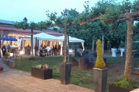 Der große Garten des Restaurants Il Belvedere auf dem „Gaalgebierg“ bietet viel Platz für ausreichenden Sicherheitsabstand