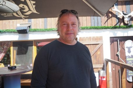 Luc Frings ist seit Jahren im Geschäft und sieht trotz Krise positiv in die Zukunft der „Pissenger Hütt“, des „Wicki Beach“ und des Kultcafés „Why Not“