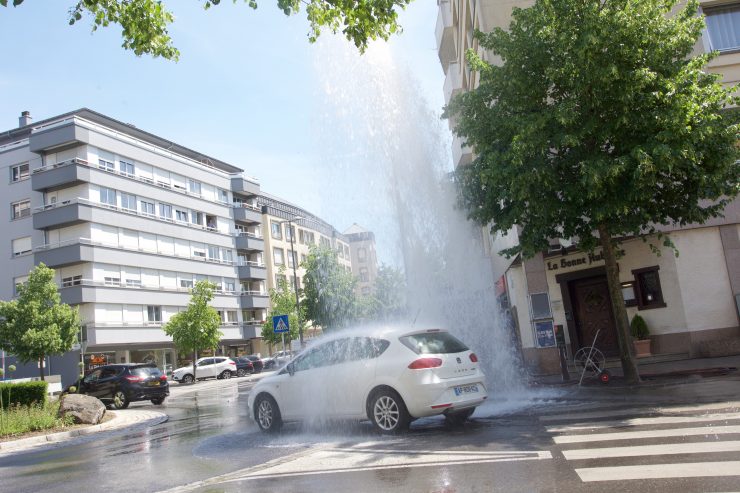 Bonneweg / Geplatzte Wasserleitung sorgt für Abkühlung in der rue Auguste Charles