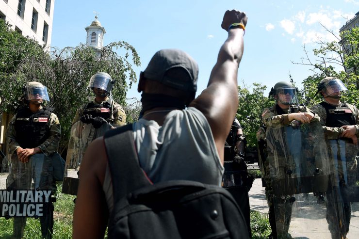 Interview mit Konfliktforscher / Über die Gewalt bei Protesten in den USA: „Das schaukelt sich hoch – bis es explodiert“