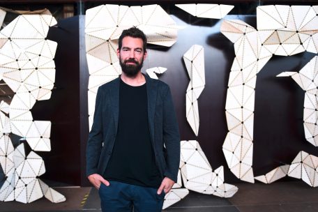 Serge Ecker s’intéresse aux espaces urbains et aux détails architecturaux