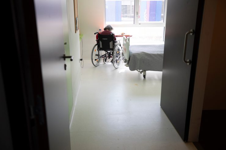 Besuchsrechte im Altenheim / Patientevertriedung: „Viele Leute fühlen sich wie im Gefängnis“