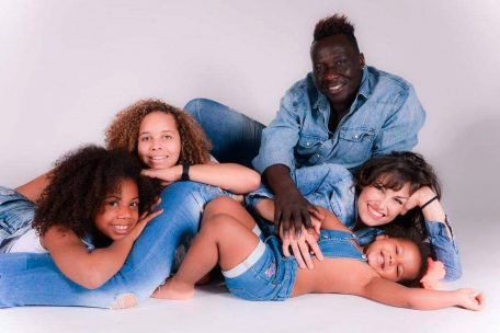 Albas Familie ist „multicolore“, wie sie es liebevoll beschreibt