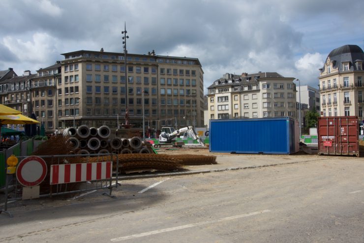 Parallel zum Bau der Straßenbahn / Arbeiten zur Neugestaltung der Place de Paris haben begonnen