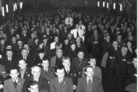 Dienstag, 17. Dezember 1940: Feierliche Verleihung der Mitgliedskarten und erste Mitgliederversammlung der Ortsgruppe Esch-Grenze, Saal Nosbusch
