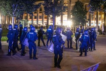 Plünderungen / Hunderte Menschen randalieren in Stuttgarter Innenstadt