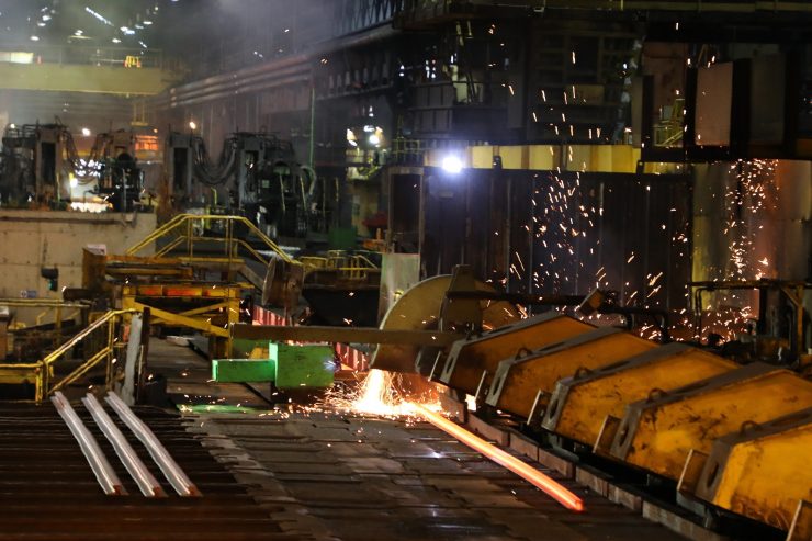 Unternehmen / ArcelorMittal treibt Pläne für klimaschonende Stahlerzeugung voran