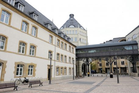 Ex-Polizist vor Gericht  / Doppelter Giftmord: Angeklagter nennt sich unschuldig