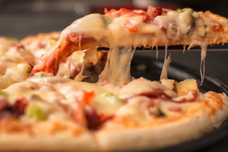Buon appetito! / Gemeinde Differdingen verteilt Pizza an 2.800 Schüler