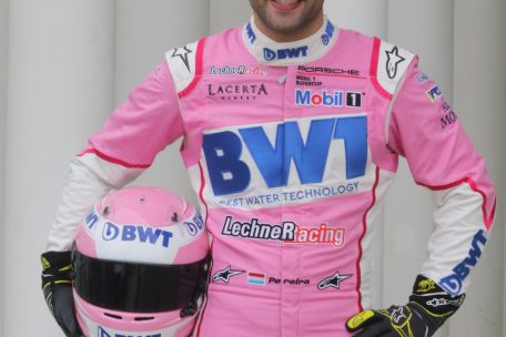 Dylan Pereira präsentierte vor zwei Wochen seine Ausrüstung für den Porsche Mobil 1 Supercup