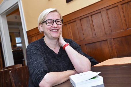 „No 26 Joer geet et duer“ / „Land“-Chefredakteurin Josée Hansen tritt im Oktober zurück