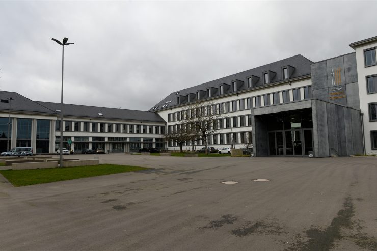 Historisches und architektonisches Esch (70) / Lycée Hubert Clément („Meedercherslycée“)