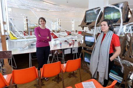 Marie-Noelle Farcy, responsable de la collection au Mudam, et Charlotte Masse, régisseuse