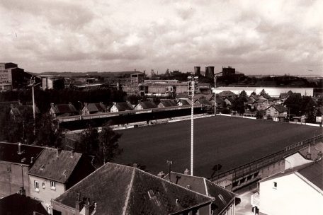 Das Grenzer Stadion Ende der 1970er-Jahre, im Herzen des Hoehler Viertels