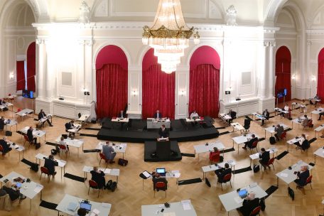 Reaktion auf Covid-19-Rede / Opposition bemängelt Kommunikation der Regierung 