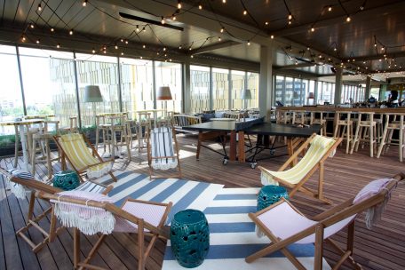 Liegestühle und Tischtennis – mit dem Europäischen Gerichtshof im Hintergrund