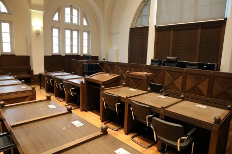 20 Jahre Haft / Angeklagter schlug auf die Tochter seiner Ex-Freundin mit einem Hammer ein