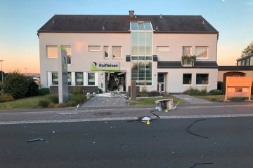 Zeugenaufruf / Unbekannte sprengen Geldautomat in Weiswampach aus der Mauer 