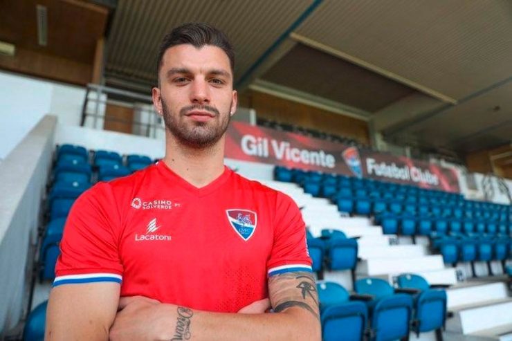Fußball / Tim Halls Wechsel zu Gil Vicente perfekt, Vahid Selimovic unterschreibt bei OFI Kreta