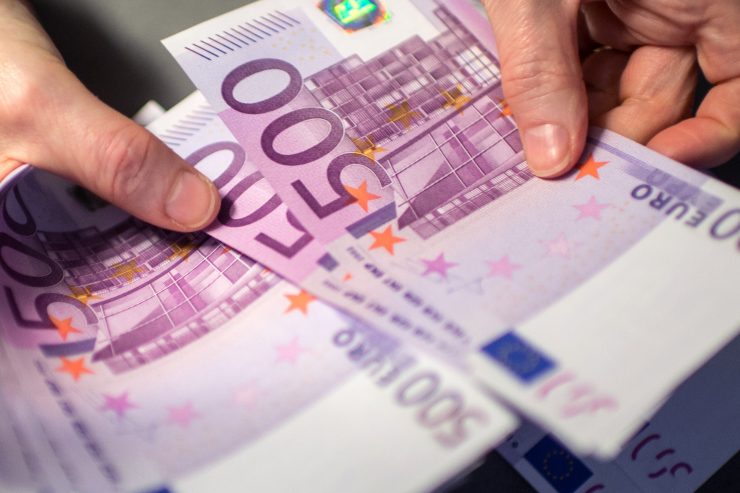 Österreich / Bank trickste mit Luftgeschäften alle Kontrollen aus und schädigte Tausende Sparer