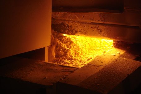 Blick in den Ofen zur Glasherstellung in Bascharage