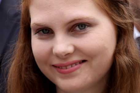 Rieslingkönigin Fabienne bleibt ein weiteres Jahr im Amt. Ähnlich verfahren auch die Organisatoren der anderen Weinfeste. 