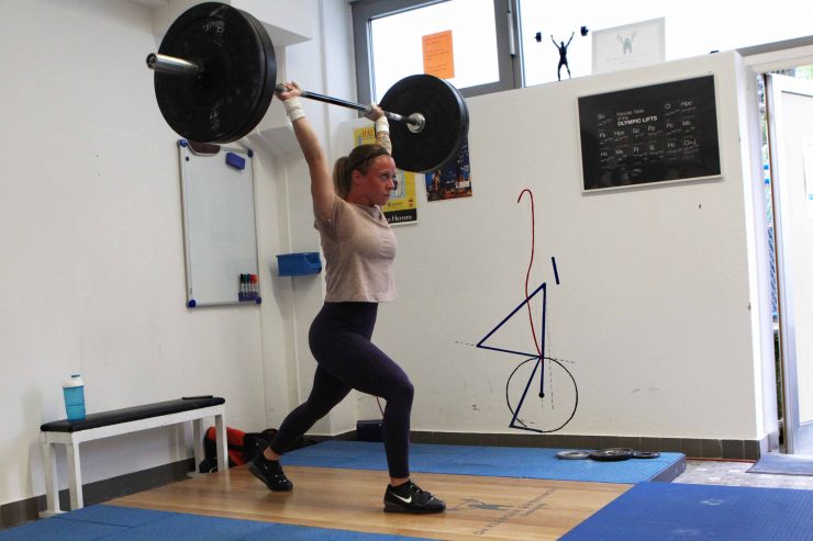 Olympic Weightlifting / Gewichtheberin Mara Strzykala konzentriert sich auf Leistung statt Ästhetik