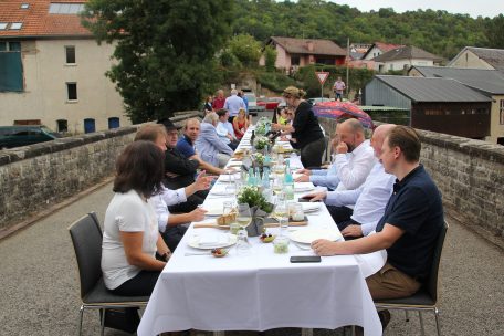 Wallendorf (D) / Freundschaftliches Stelldichein auf der ehemaligen Grenzbrücke