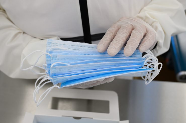 Gefälschte Zertifikate / 270.000 mangelhafte Masken in Luxemburg verteilt