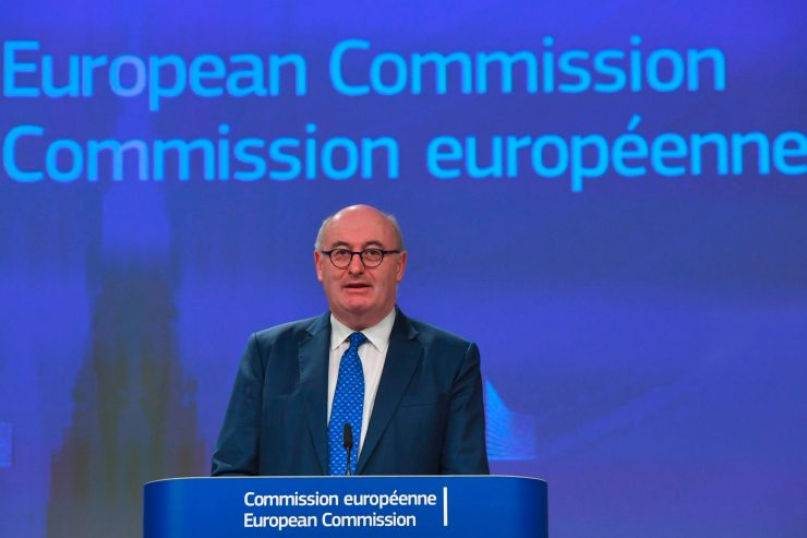 Brüssel / Hogans Golf-Gate: Rücktritt wegen Corona stürzt EU-Kommission in Krise