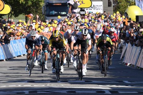 Tour de France / 5. Etappe: Alaphilippe verliert nach Strafe das Gelbe Trikot – Van Aert siegt