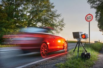 Straßenverkehr / Belgien verteilt 2020 eine Viertelmillion Bußgelder – in 23 Sprachen
