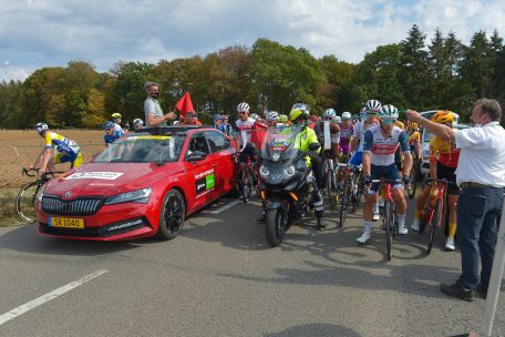 Das Rennen wurde etwa 40 Kilometer vor dem Ziel auf dem Plateau hinter Syren neu gestartet