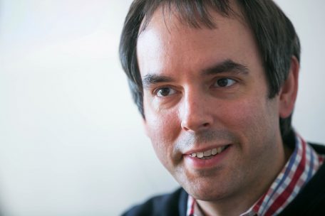 Andrew Ferrone analysiert Wetter und Klima und berät Luxemburger Landwirte.