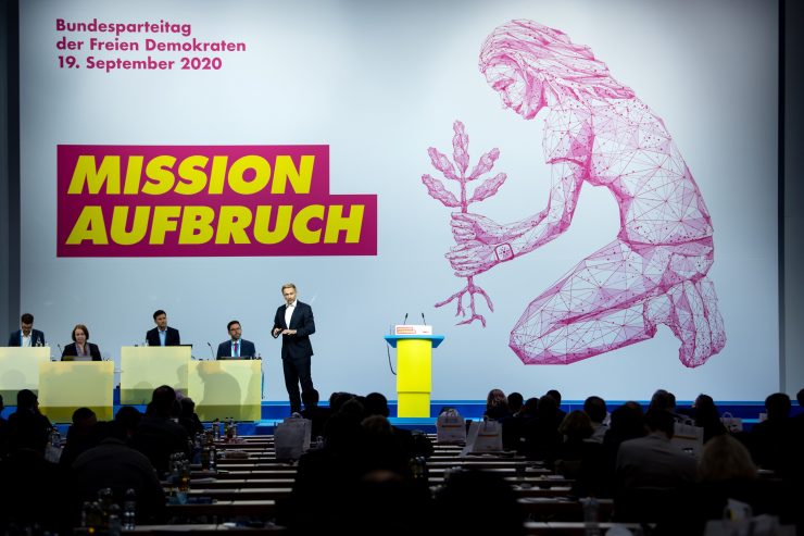 Deutschland / Die FDP absolviert einen Corona-Parteitag – und stärkt ihren schwächelnden Vorsitzenden Lindner