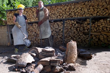 Gerlianne Paulus und Romain Bohr arbeiten seit zwölf Jahren zusammen und kennen die Geheimnisse der antiken Eisenverhüttung