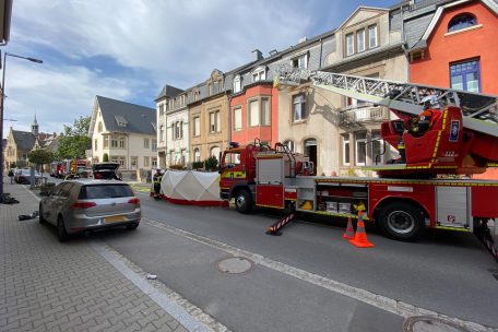 Beim Brand in der Rue de Canal kam für eine Bewohnerin jede Hilfe zu spät.