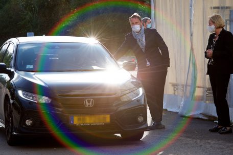 LST 2.0 / 1.000 serologische Tests und ein Reisebus