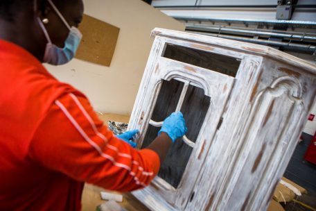 Auch im Differdinger „Okkasiounsbuttik“ lautet das Motto: aus Alt mach Neu