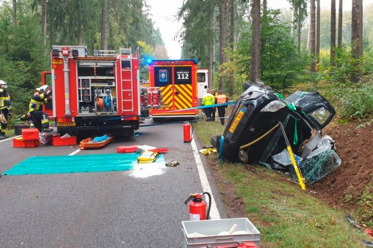 Verkehrsunfall / Auto überschlägt sich zwischen Grosbous und dem „Léierhaff“