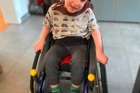 Der fünfjährige Tristan erleidet regelmäßig epileptische Anfälle. Dann gilt es, ihm schnellstmöglich sein Medikament zu geben. Im Bus ist allerdings niemand bei ihm, der das tun könnte.